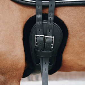 Kentucky - Anatomisk kort sort l�der gjord med aftageligt lammeskind i 2 farver - 55cm