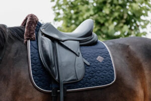 Kentucky - Dressur underlag med pels, diamant quilting, Navy - Navy