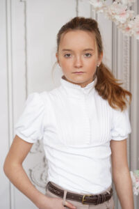 Joline - B�rn, Ridebluse, Josephine, korte �rmer, Hvid - 134-140 / Hvid